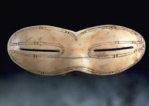 KANADA KÜLTÜR MÜZESİNDE SERGİLENEN BU GÖZLÜK YAKLAŞIK 1200-1600 YILLARINA TARİHLENİYOR.